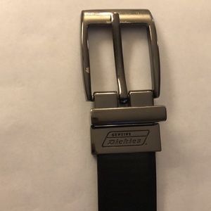 Dickies 1X 30-32 brown bonded leather. Gun metal buckle. Like new